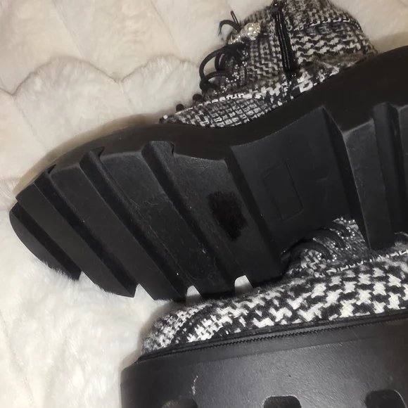 Elegant Black and White Women's Combat Boots - Picture 4 of 6